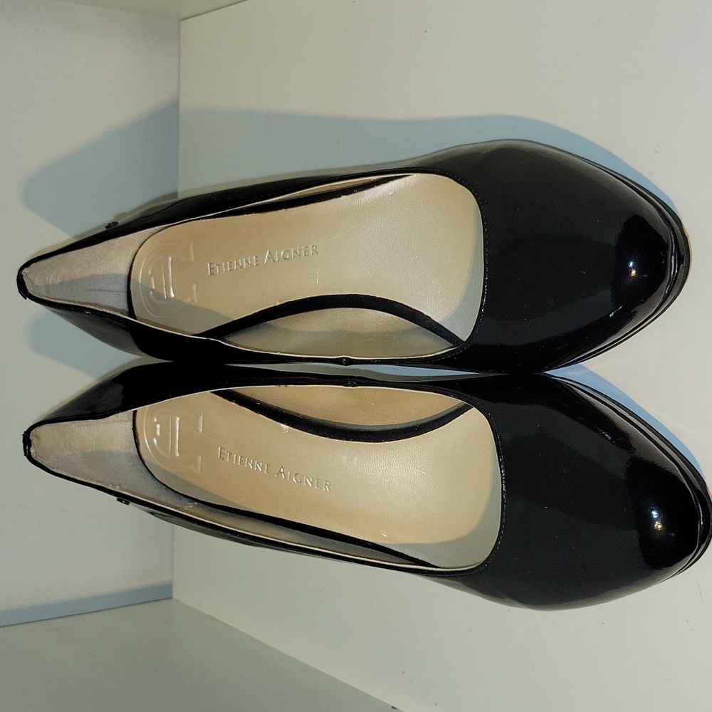 Classy patent leather black pump size 10